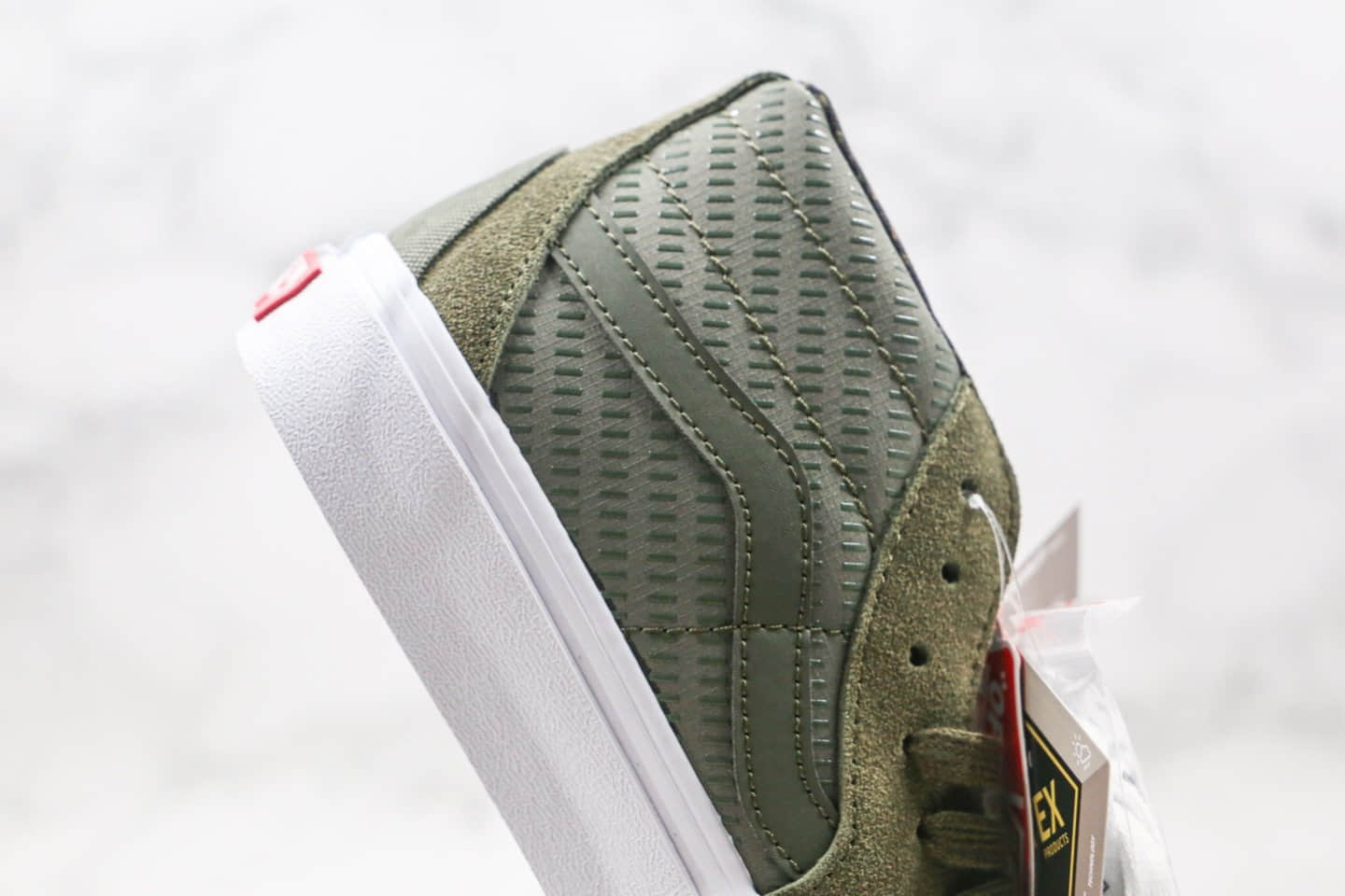 万斯Vans Sk8-Mid GORE-TEX公司级版本中帮机能板鞋军绿色原鞋开模 货号:VN044VJE24U