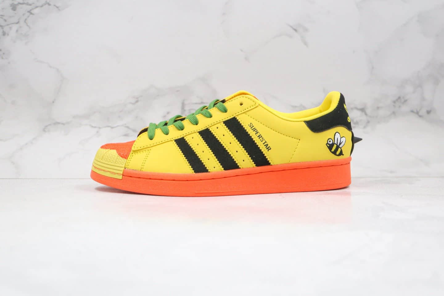 阿迪达斯Adidas Originals Superstar White Red Blue Green x Melting Sadness联名款纯原版本三叶草贝壳头小蜜蜂黑黄色板鞋 货号:FZ5254