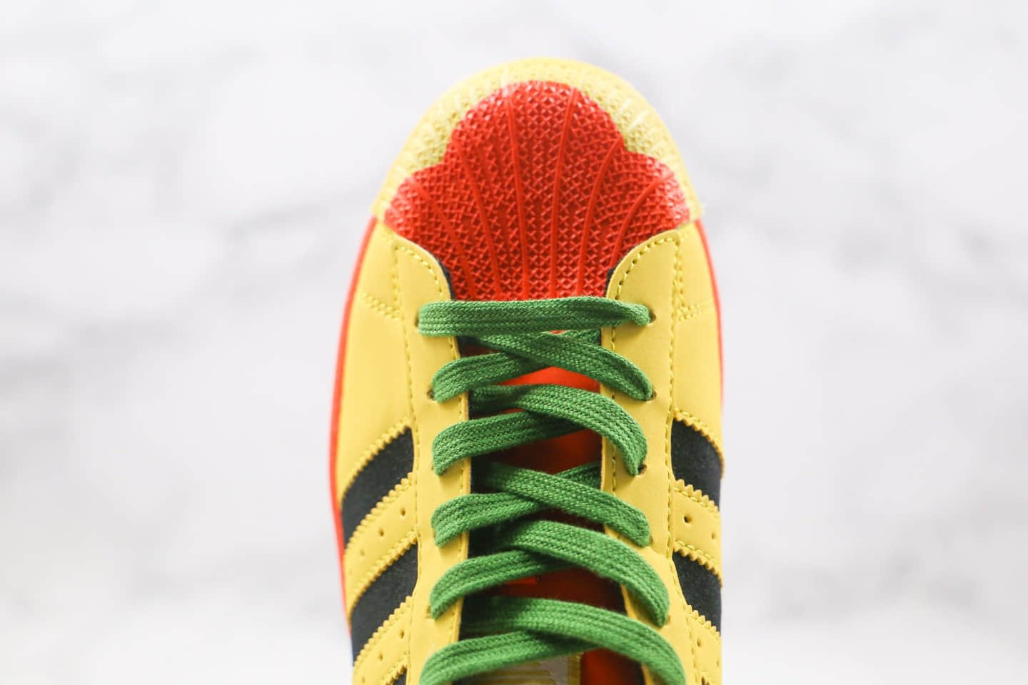 阿迪达斯Adidas Originals Superstar White Red Blue Green x Melting Sadness联名款纯原版本三叶草贝壳头小蜜蜂黑黄色板鞋 货号:FZ5254