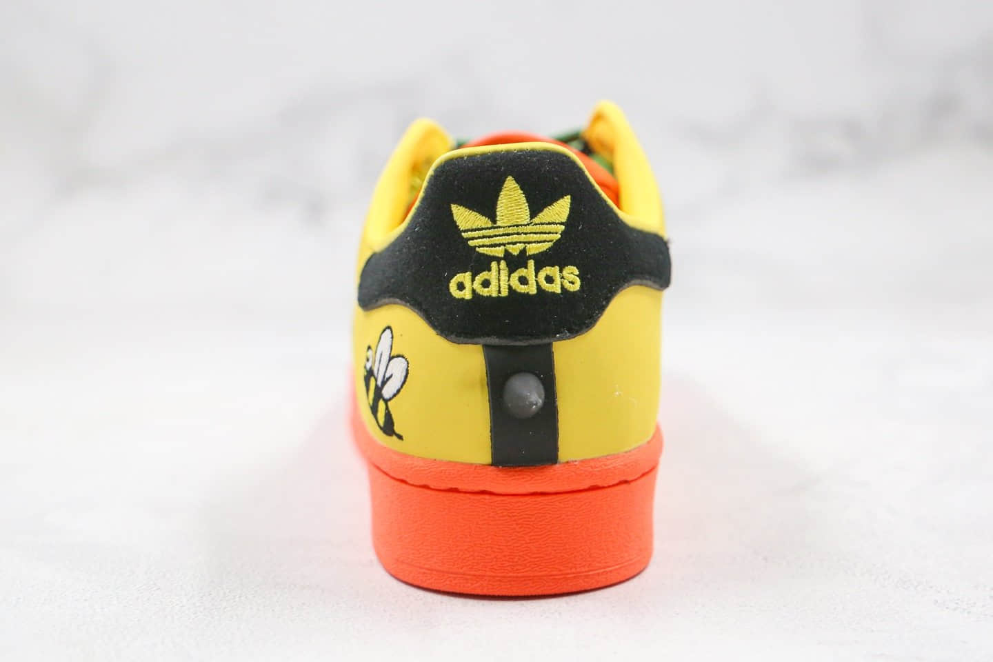 阿迪达斯Adidas Originals Superstar White Red Blue Green x Melting Sadness联名款纯原版本三叶草贝壳头小蜜蜂黑黄色板鞋 货号:FZ5254