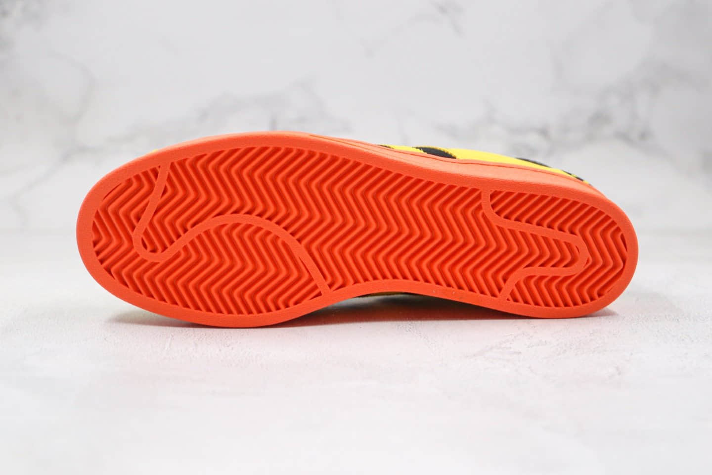 阿迪达斯Adidas Originals Superstar White Red Blue Green x Melting Sadness联名款纯原版本三叶草贝壳头小蜜蜂黑黄色板鞋 货号:FZ5254