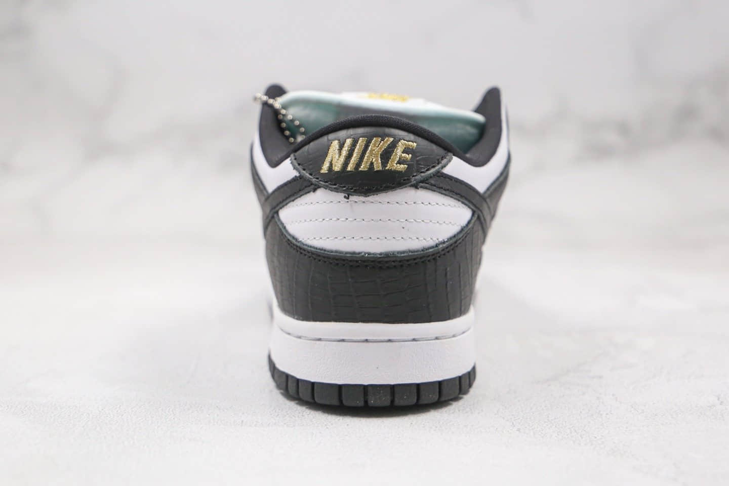 耐克Nike SB Dunk Low x Supreme纯原版本联名款低帮SB DUNK板鞋星星黑白色内置zoom气垫 货号：DH3228-102