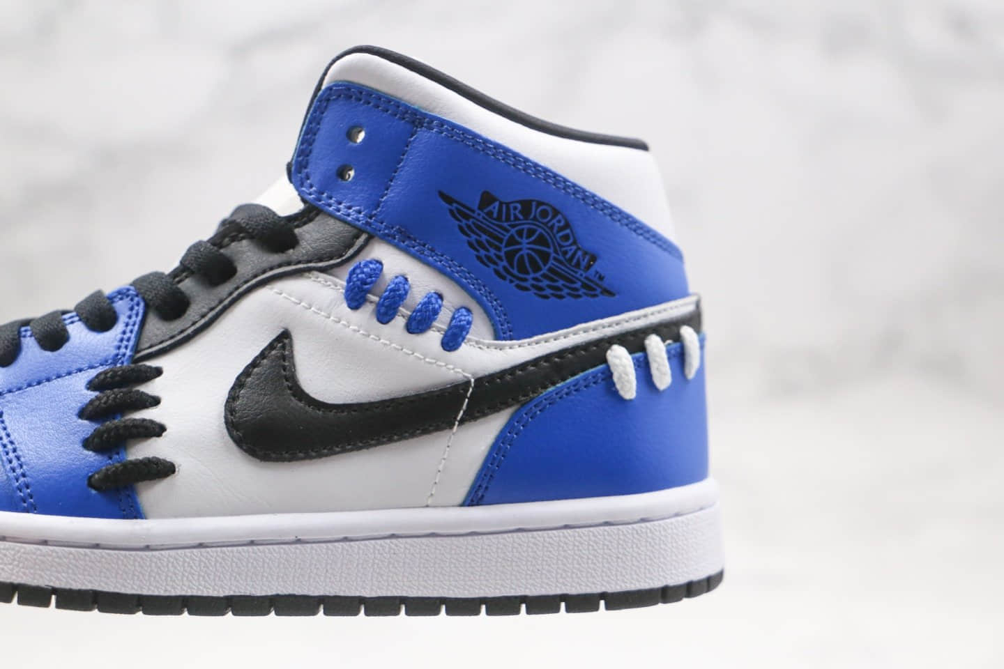 乔丹Air Jordan 1 Mid SE Game Royal纯原版本中帮AJ1捆绑小闪电白蓝色原鞋开模一比一打造 货号:CV0152-401