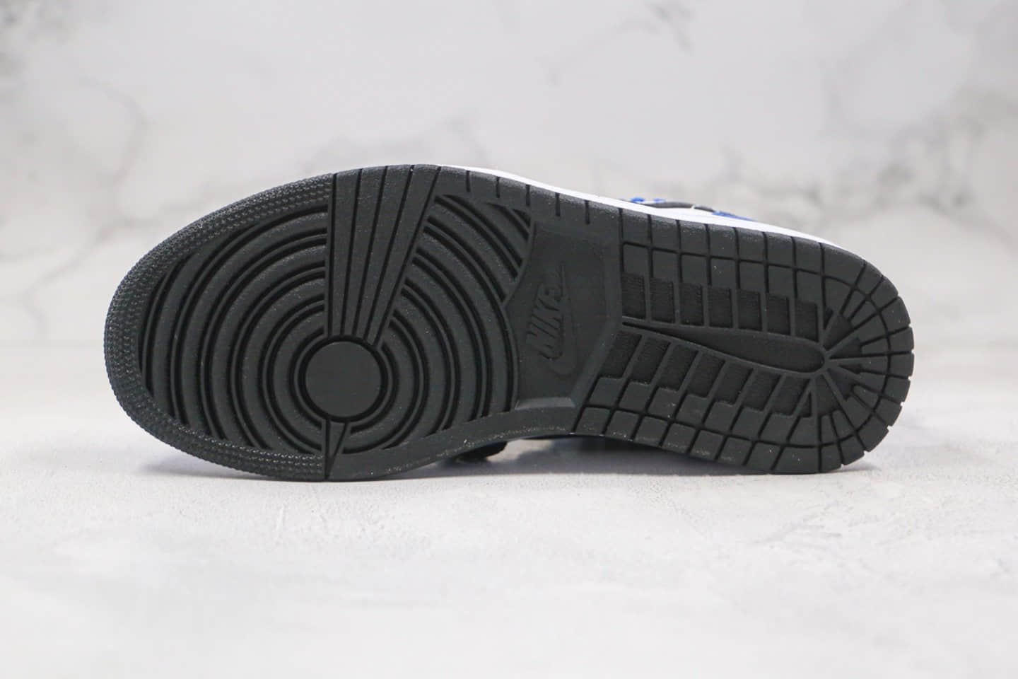 乔丹Air Jordan 1 Mid SE Game Royal纯原版本中帮AJ1捆绑小闪电白蓝色原鞋开模一比一打造 货号:CV0152-401