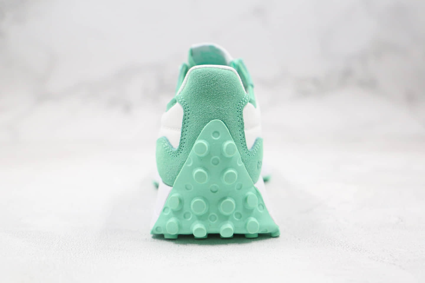 新百伦New Balance 327纯原版本复古慢跑鞋NB327灰绿色原楦头纸板打造原盒原标 货号：MS327AO1