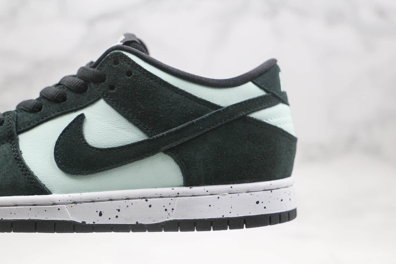 耐克Nike SB Dunk Barely Green纯原版本低帮SB DUNK黑浅绿小钻石板鞋内置后跟Zoom气垫 货号：854866-003