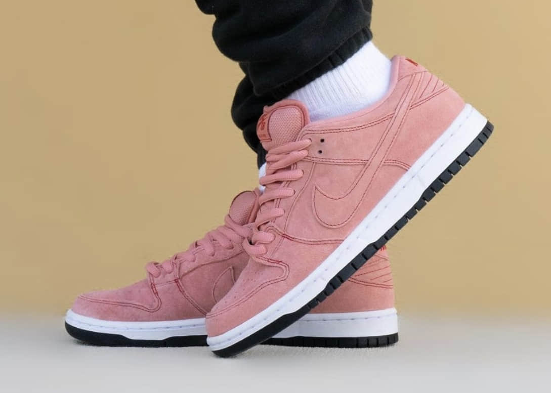 男女通吃配色！全新Nike SB Dunk“粉红猪”上脚图释出！ 货号：CV1655-600