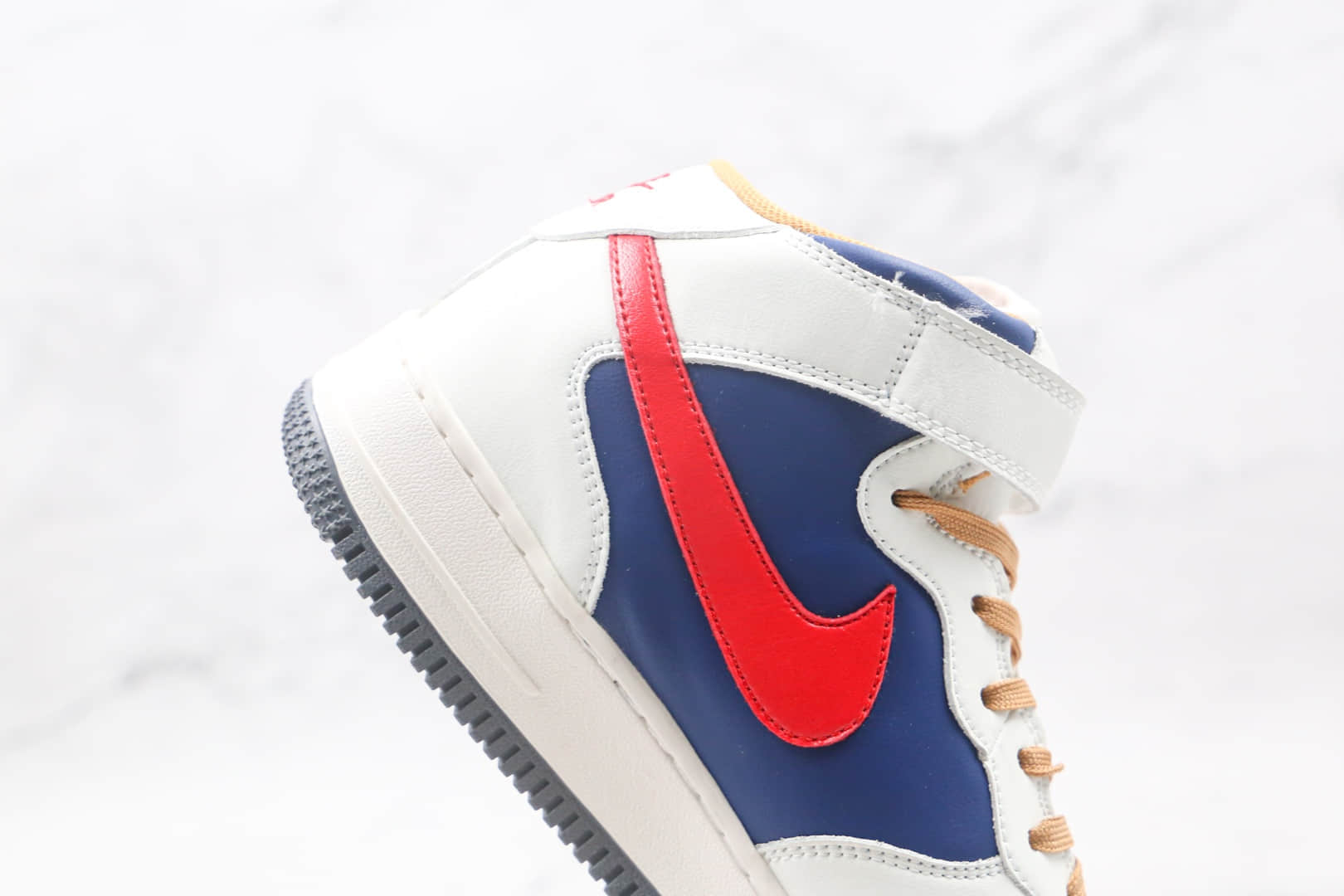 耐克Nike Air Force 1‘07 Mid纯原版本中帮空军一号白蓝红色板鞋内置全掌Sole气垫 货号：512745-068