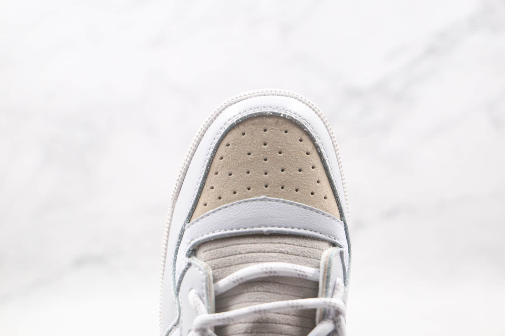 阿迪达斯adidas Ivy Park x Forum碧昂丝联名款纯原版本三叶草魔术贴灰白肉粉板鞋原盒原标 货号：FZ4389