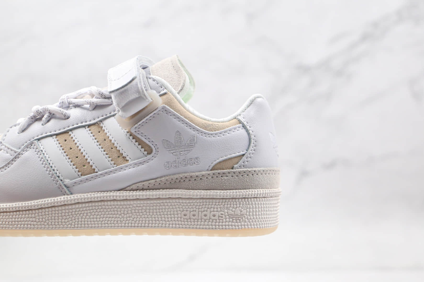 阿迪达斯adidas Ivy Park x Forum碧昂丝联名款纯原版本三叶草魔术贴灰白肉粉板鞋原盒原标 货号：FZ4389