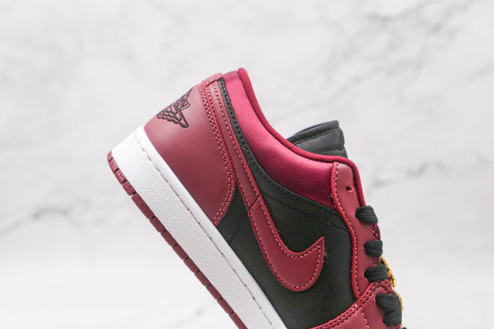 乔丹Air jordan1 Low纯原版本低帮AJ1黑红板鞋内置气垫原盒原标 货号：DB6491-600