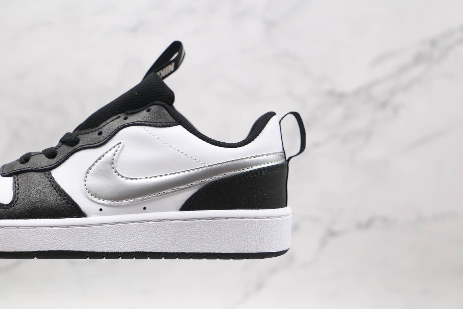 耐克Nike Court Borough Low 2纯原版本低帮黑白银板鞋原楦头纸板打造 货号：CT3964-100