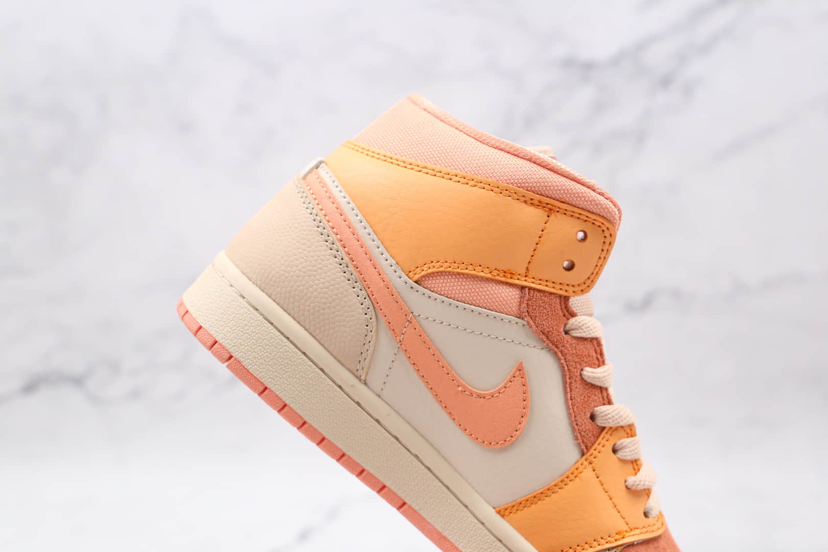 乔丹Air Jordan 1 Mid Apricot Orange纯原版本中帮AJ1杏橙色篮球鞋原鞋开模一比一打造 货号：DH4270-800