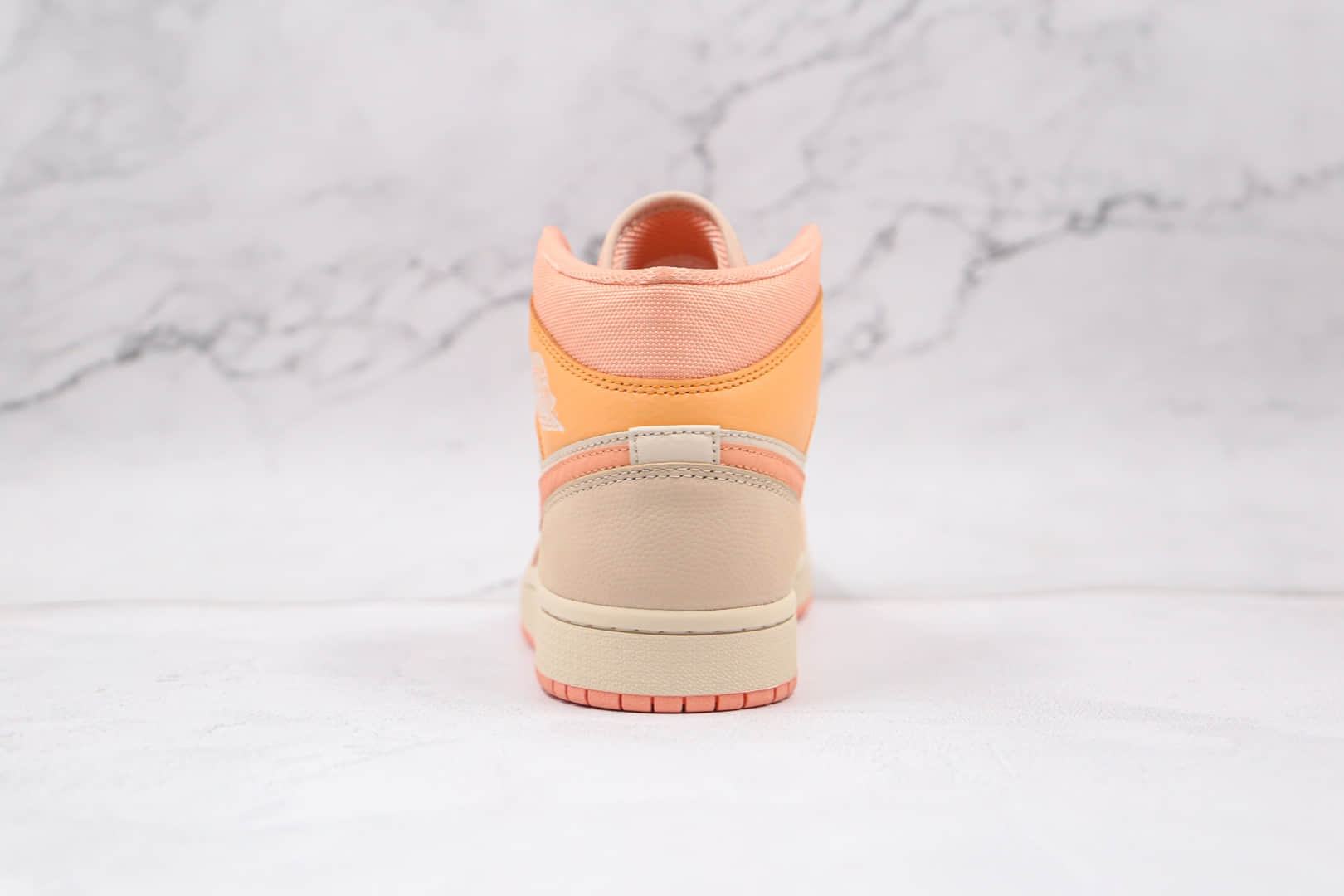 乔丹Air Jordan 1 Mid Apricot Orange纯原版本中帮AJ1杏橙色篮球鞋原鞋开模一比一打造 货号：DH4270-800