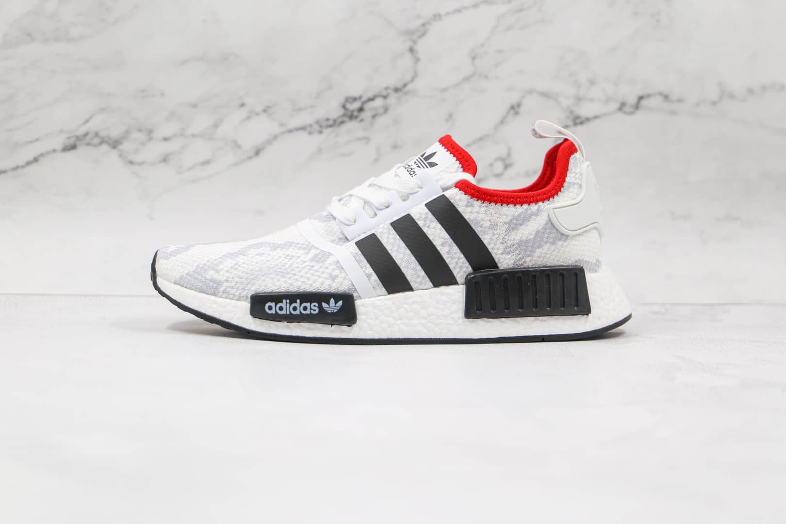 纯原版本阿迪达斯NMD R1三叶草爆米花跑鞋黑白红色出货