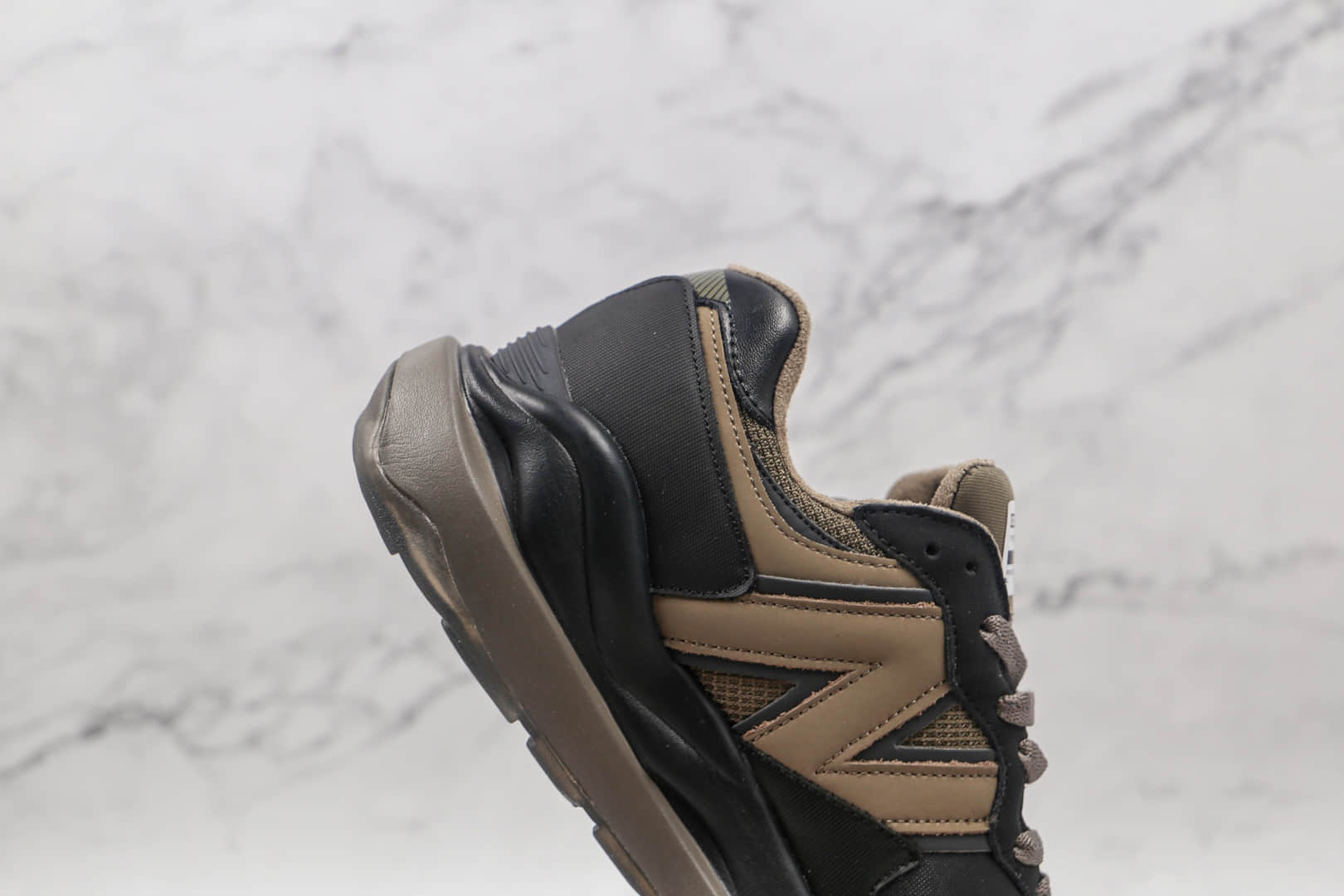 新百伦New Balance 5740纯原版本网面黑棕色NB5740慢跑鞋原楦头纸板打造 货号：M5740NX