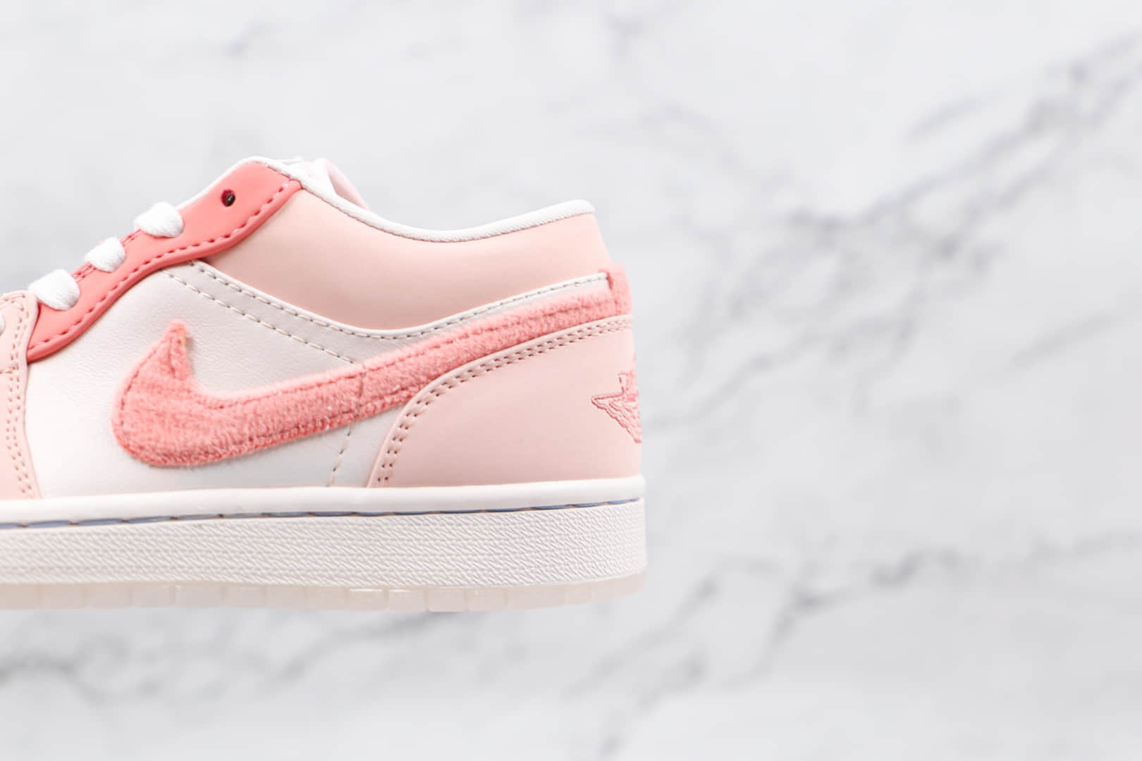 乔丹Air Jordan 1 Low纯原版本低帮AJ1粉色毛绒钩板鞋原楦头纸板打造 货号：DM5443-666