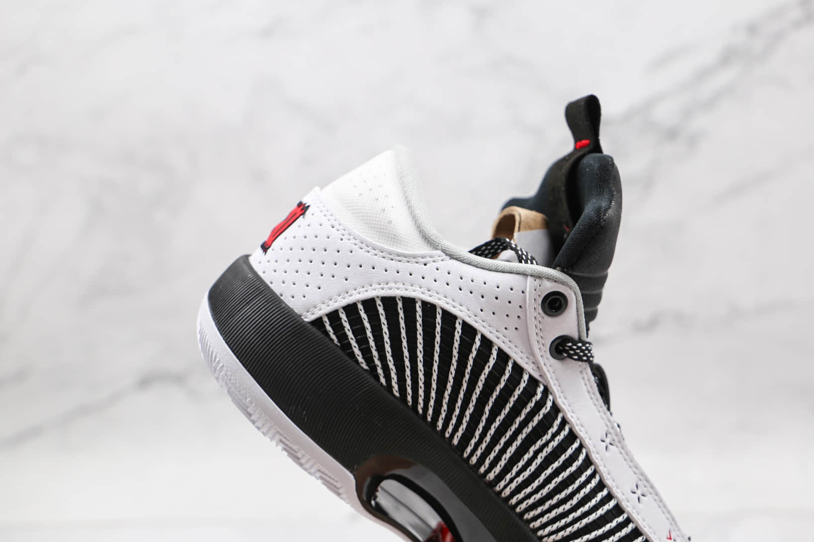 乔丹AIR JORDAN XXXV LOW纯原版本黑白色AJ35代篮球鞋内置Zoom气垫支持实战 货号：CW2459-101