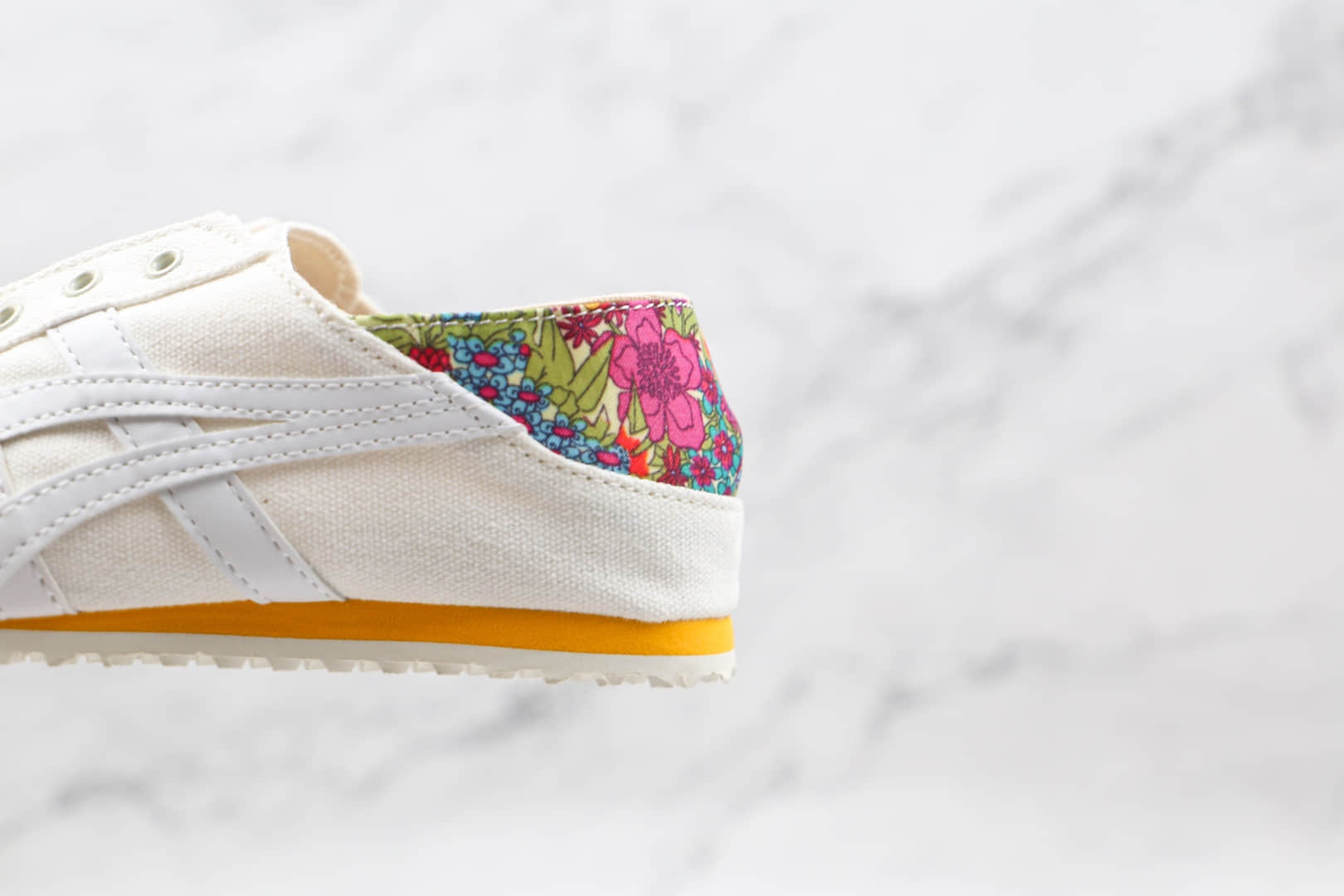 亚瑟士Onitsuka tiger公司级版本鬼冢虎一脚蹬白黄色印花帆布鞋原楦头纸板打造 货号：1182A070-100