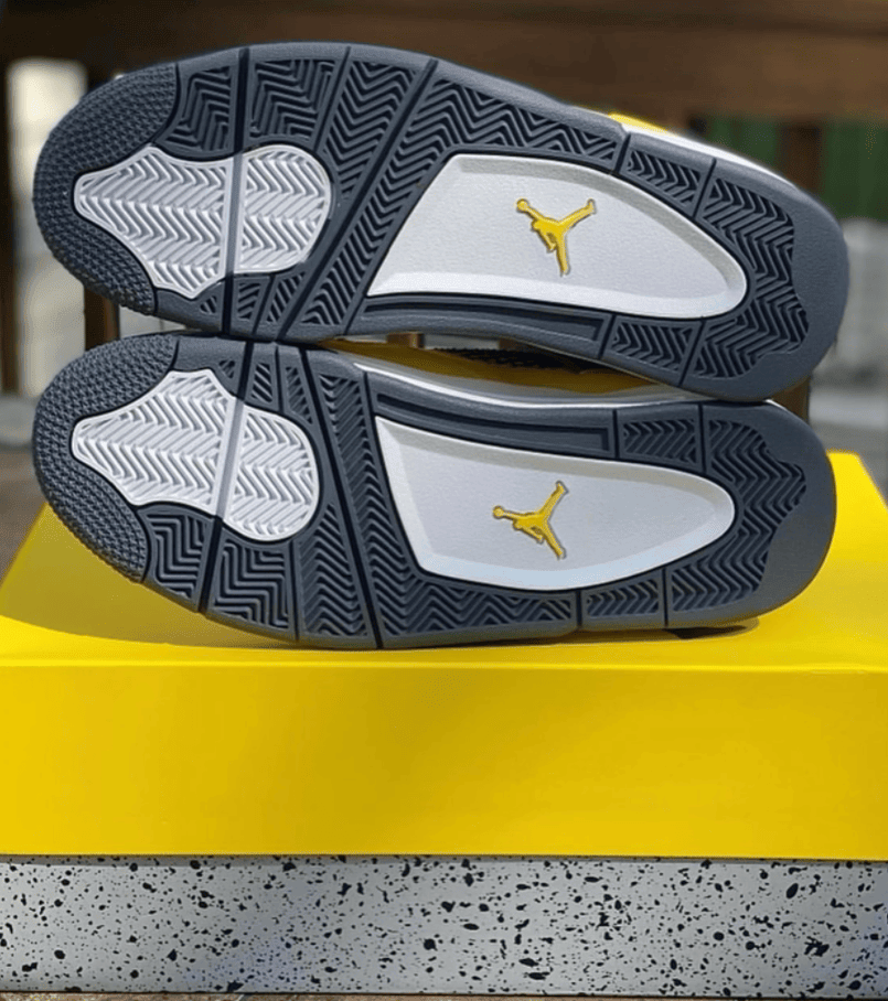 电母AJ4又有最新实物图!太帅了不愧是天价球鞋! 货号:CT8527-700