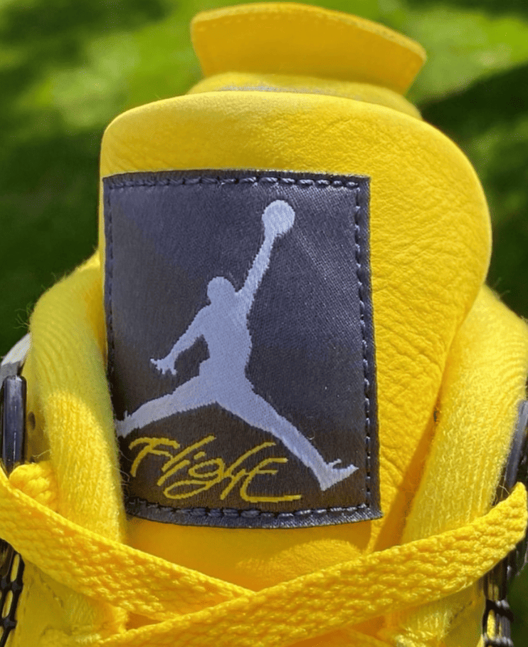 电母AJ4又有最新实物图!太帅了不愧是天价球鞋! 货号:CT8527-700