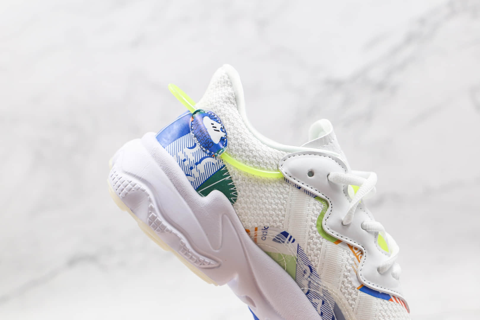 阿迪达斯Adidas OZWEEGO 2021纯原版本三叶草水管网面白彩色老爹鞋原楦头纸板打造 货号：GX2714