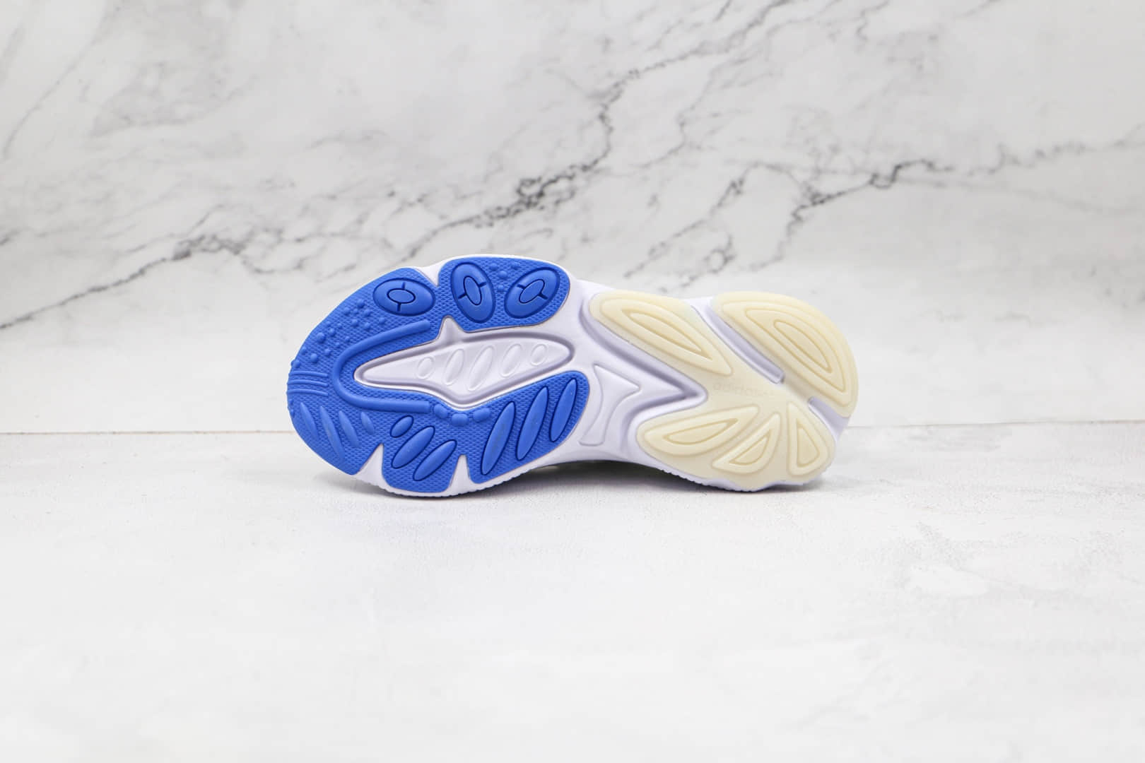 阿迪达斯Adidas OZWEEGO 2021纯原版本三叶草水管网面白彩色老爹鞋原楦头纸板打造 货号：GX2714