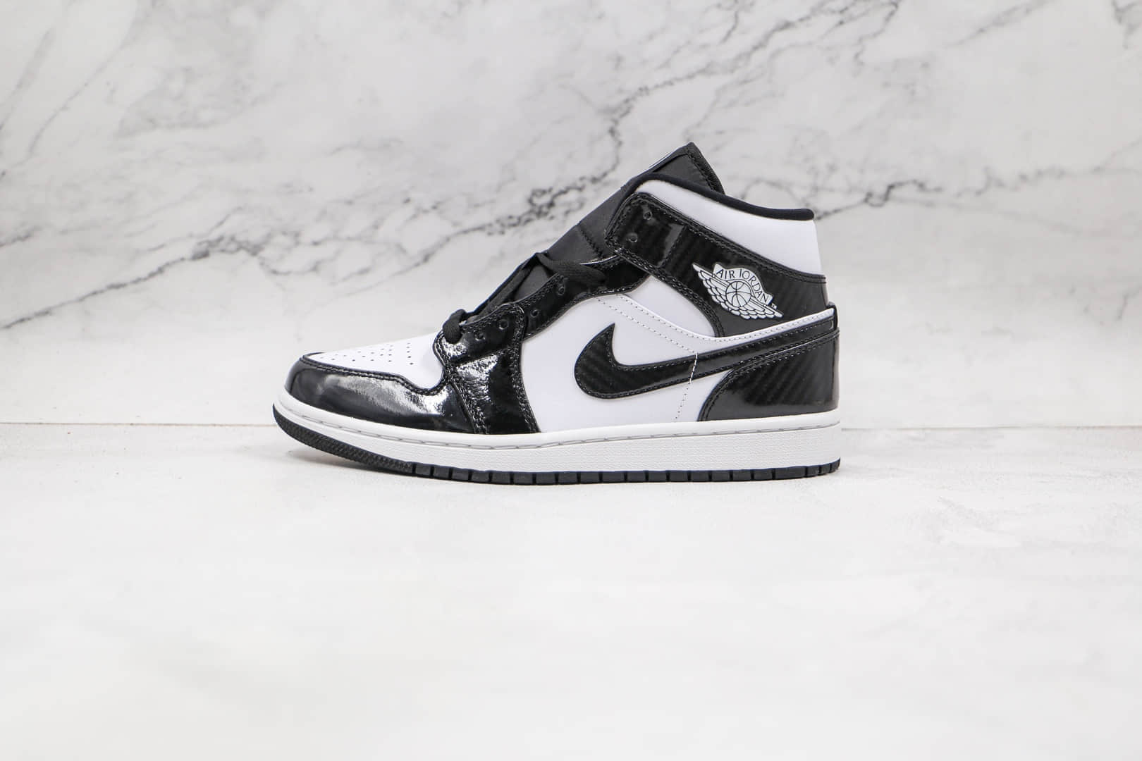 乔丹Air Jordan 1 Mid纯原版本中帮AJ1黑白漆皮篮球鞋原楦头纸板打造 货号：DD1649-001