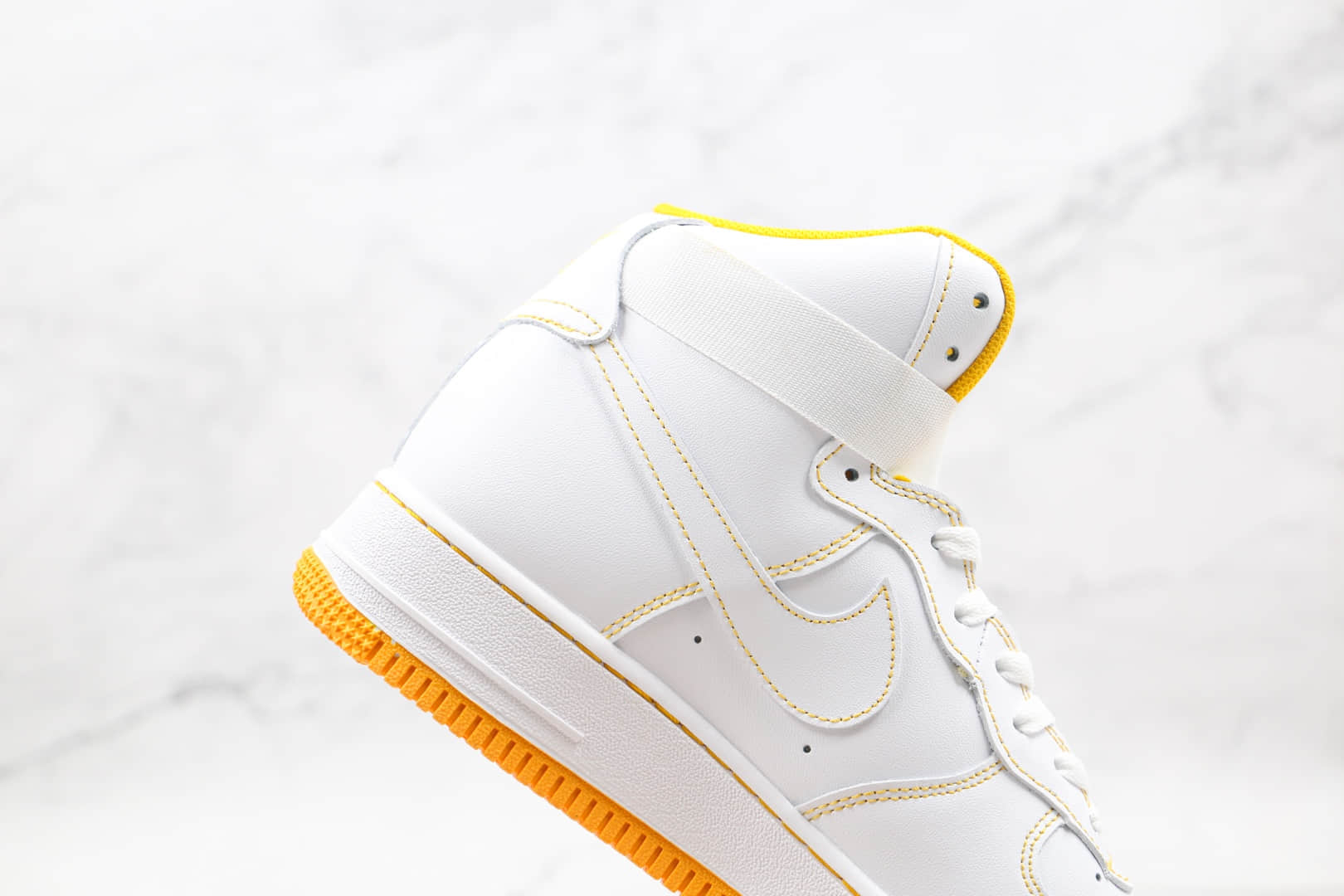 耐克Nike Air Force 1 High‘07纯原版本高帮空军一号白黄色缝线板鞋内置气垫原盒原标 货号：CV1753-107