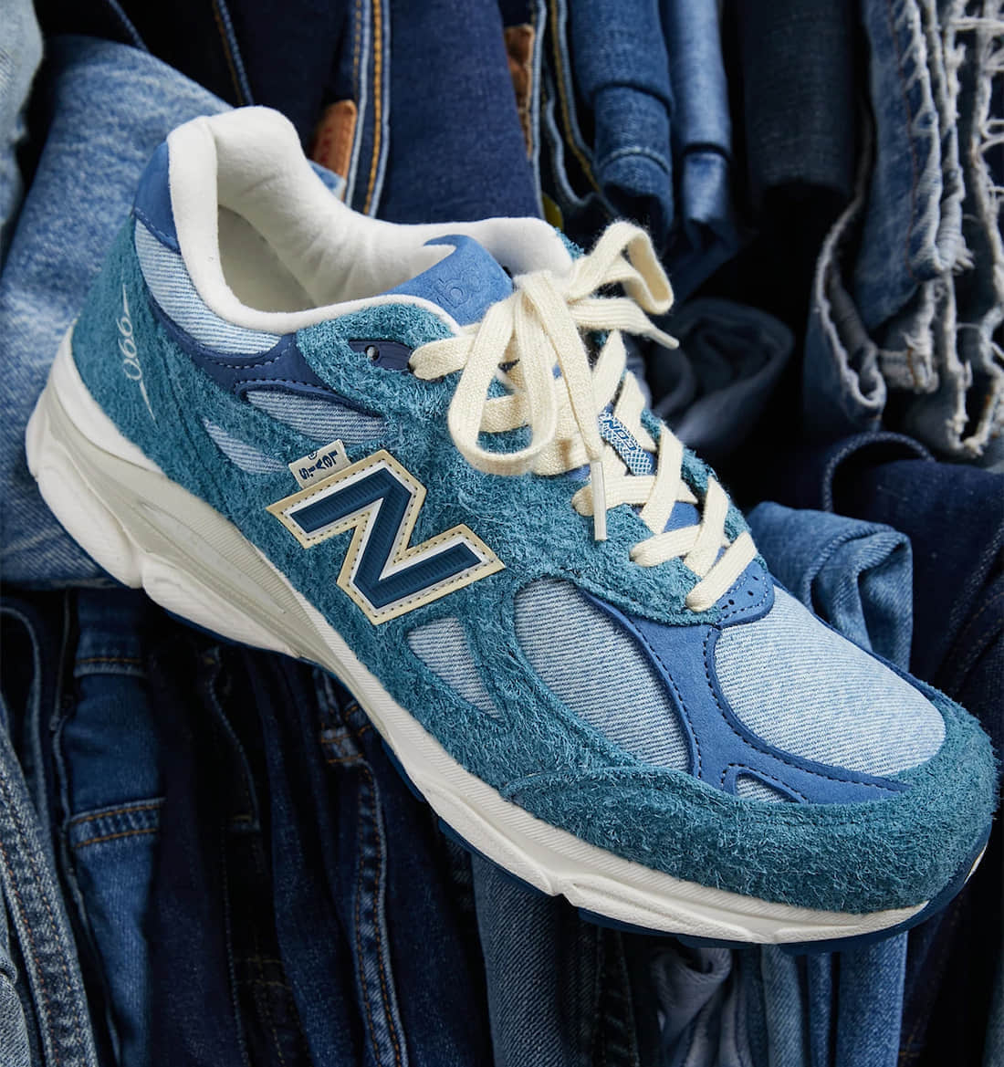 李维斯 x 新百伦新联名曝光！居然是NB990V3！
