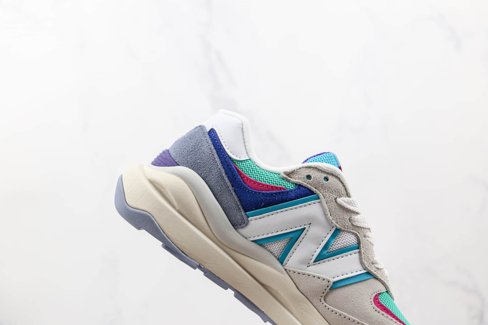 新百伦New Balance 5740纯原版本白蓝彩虹彩色拼接复古老爹鞋原楦头纸板打造 货号:W5740PL1