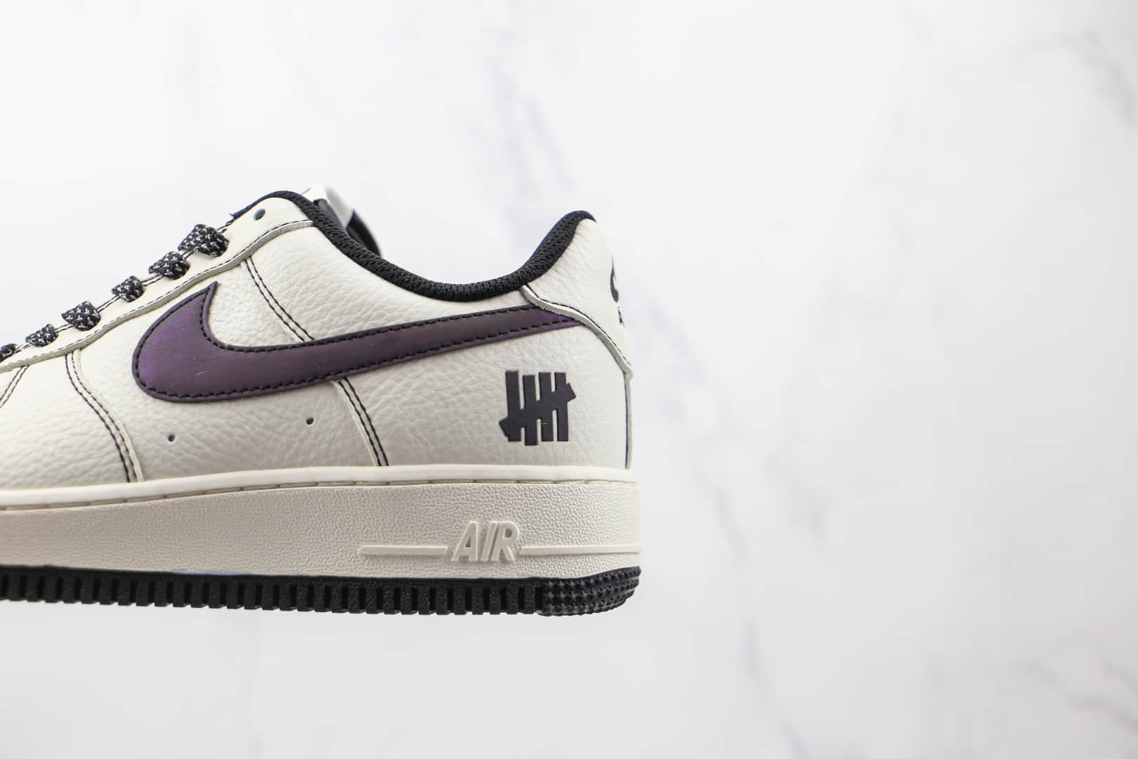 耐克Nike Air Force 1' 07纯原版本低帮空军一号五道杠联名款白黑色板鞋内置气垫 货号:UN2588-121