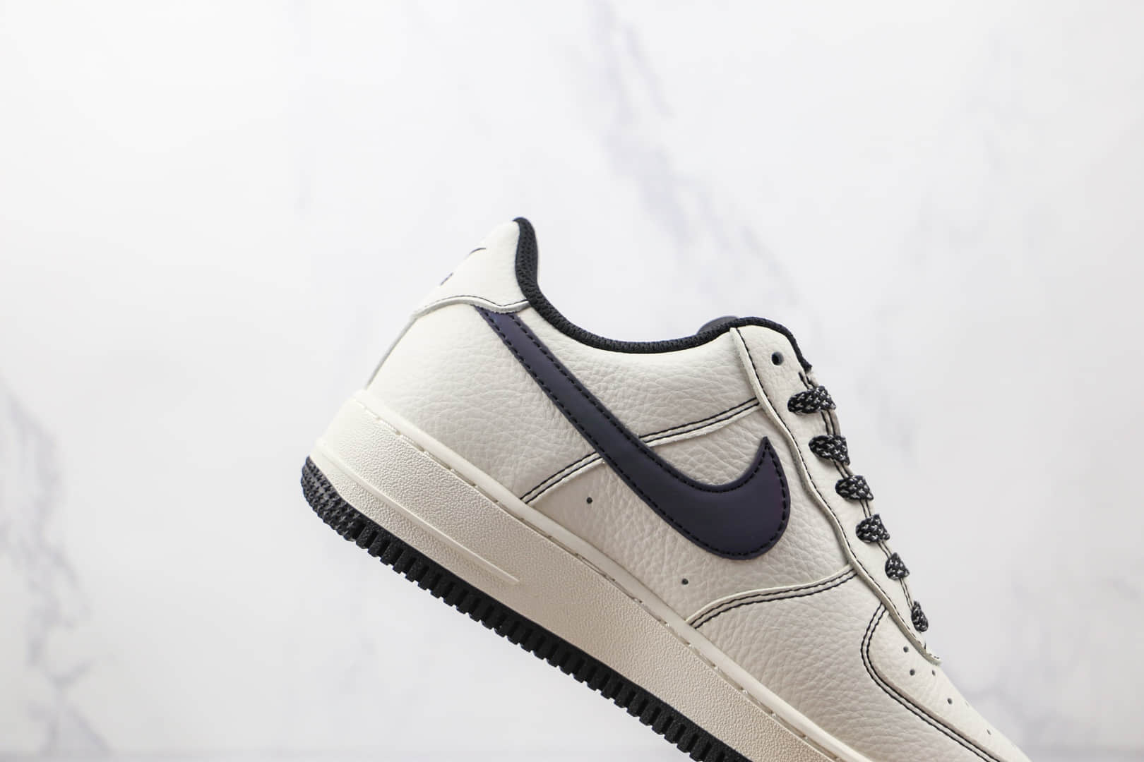 耐克Nike Air Force 1' 07纯原版本低帮空军一号五道杠联名款白黑色板鞋内置气垫 货号:UN2588-121