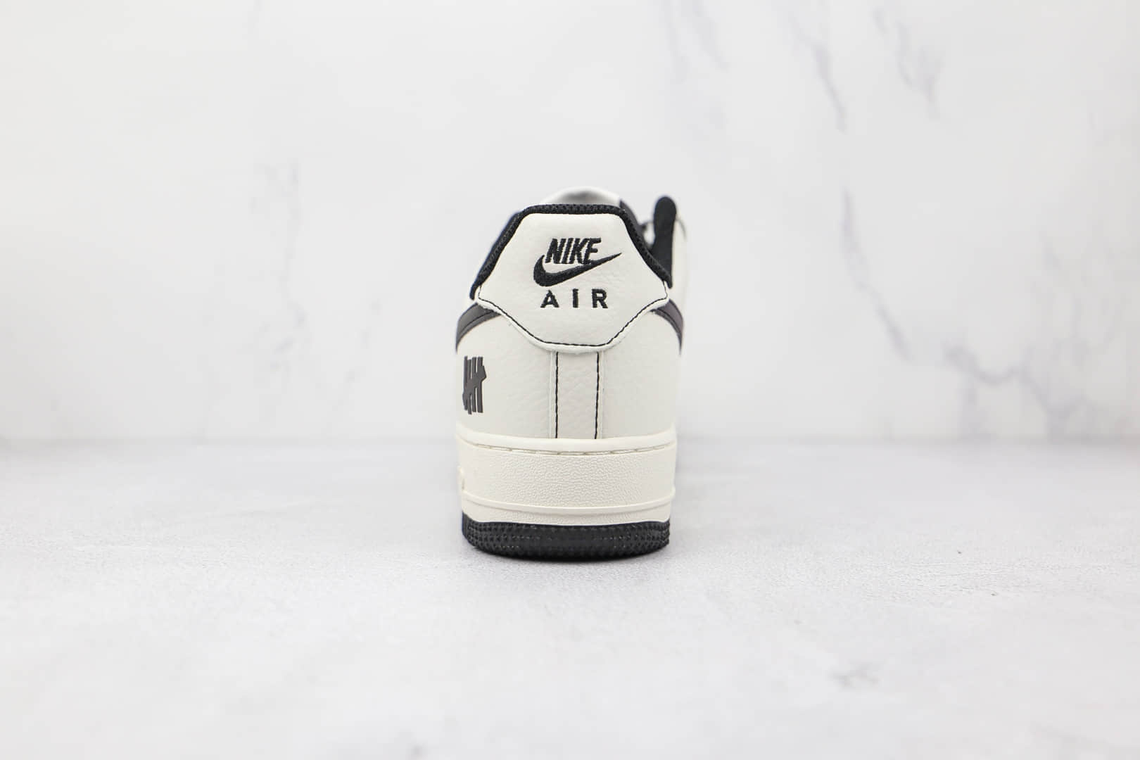 耐克Nike Air Force 1' 07纯原版本低帮空军一号五道杠联名款白黑色板鞋内置气垫 货号:UN2588-121