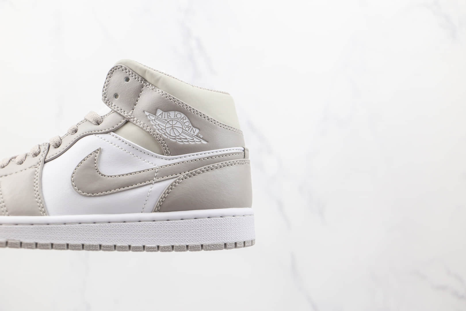 乔丹Air Jordan 1 Mid纯原版本中帮AJ1白灰麻布奶油篮球鞋原盒原标 货号:554724-082