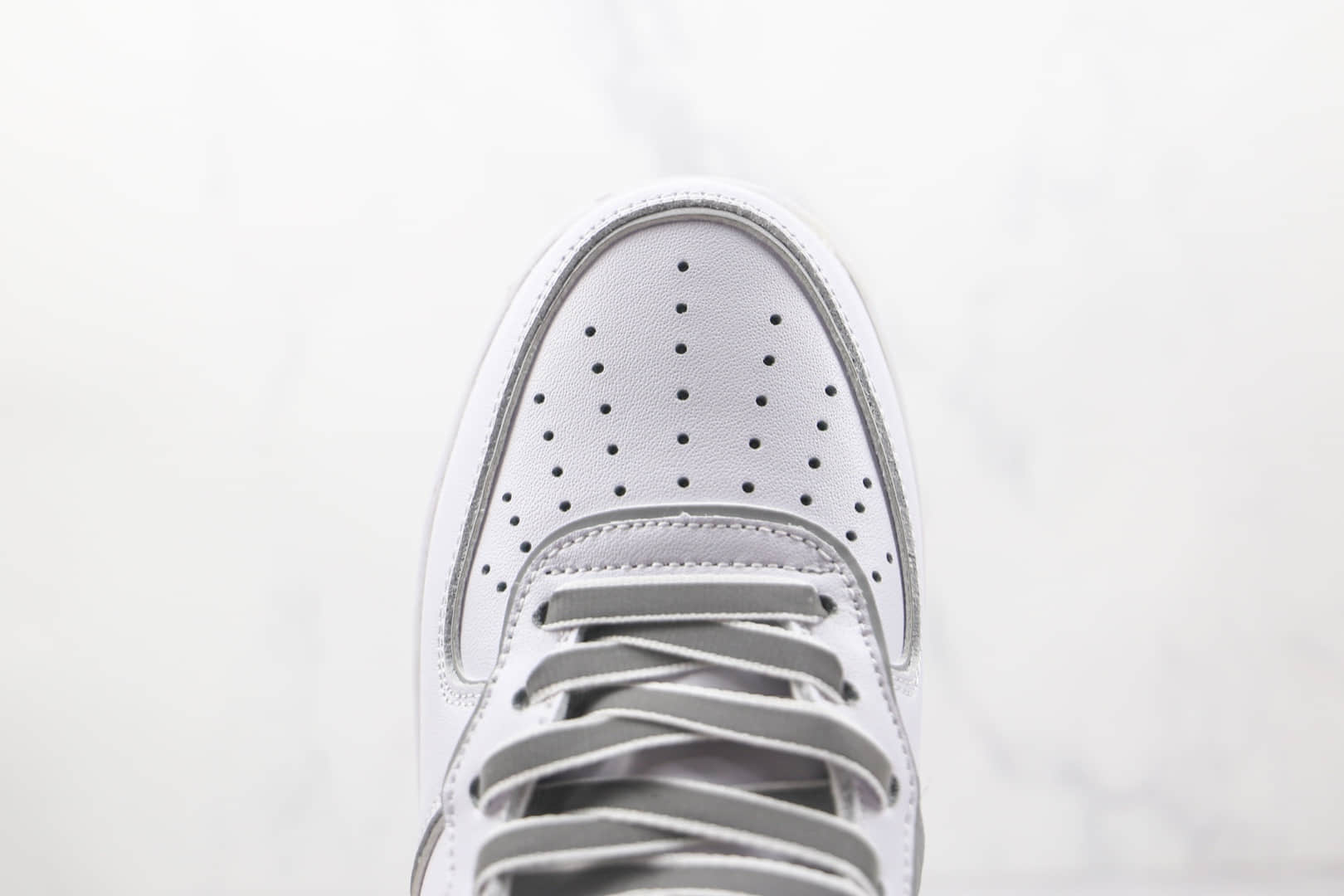 耐克Nike Air Force 1 Mid纯原版本中帮空军一号3M反光白色板鞋内置气垫 货号：369733-809