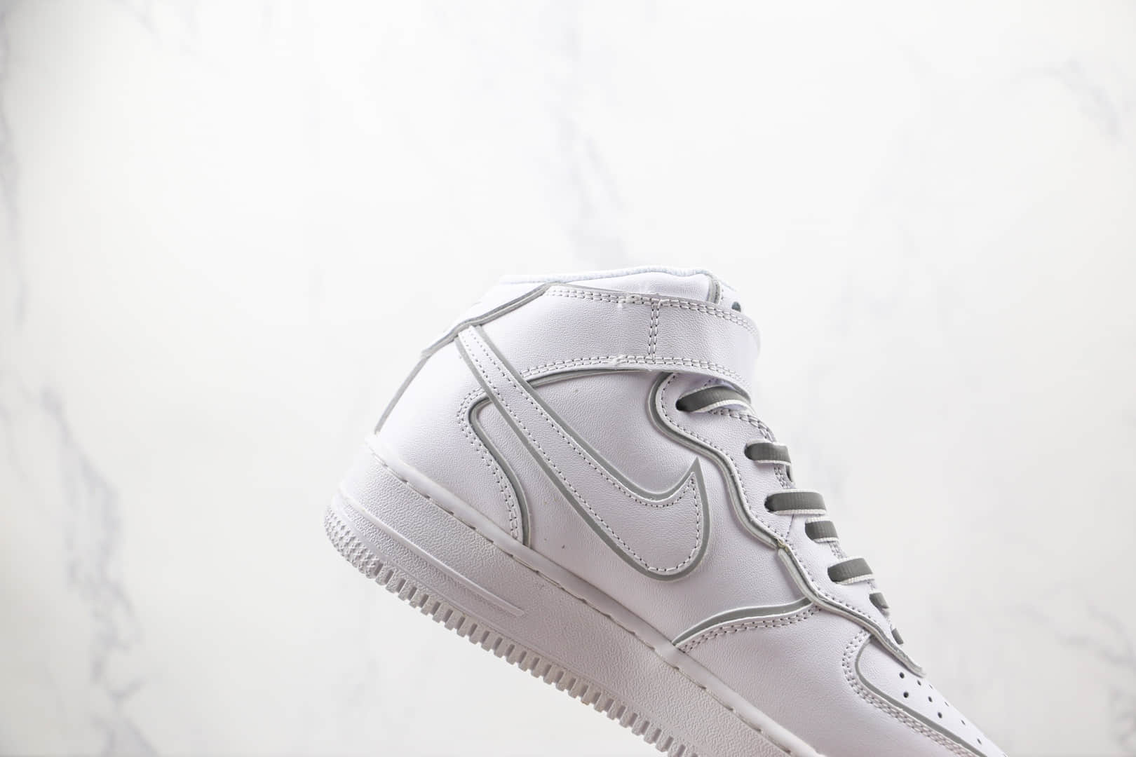 耐克Nike Air Force 1 Mid纯原版本中帮空军一号3M反光白色板鞋内置气垫 货号：369733-809