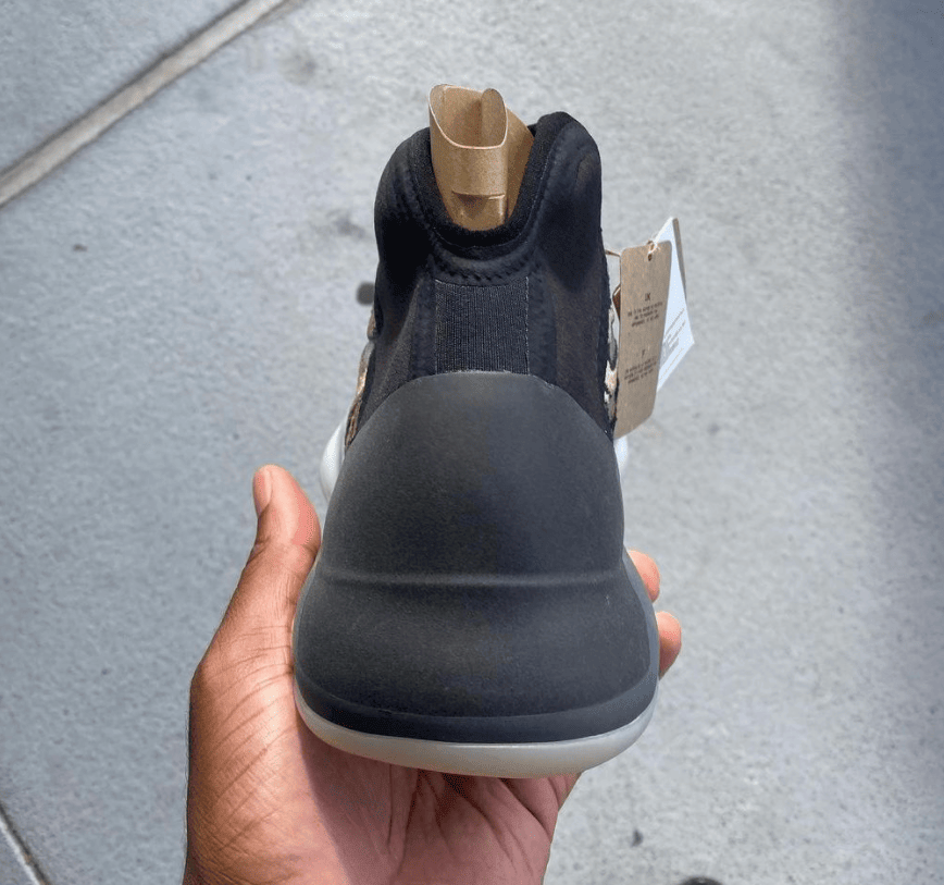 Yeezy 篮球鞋全新配色即将发售！