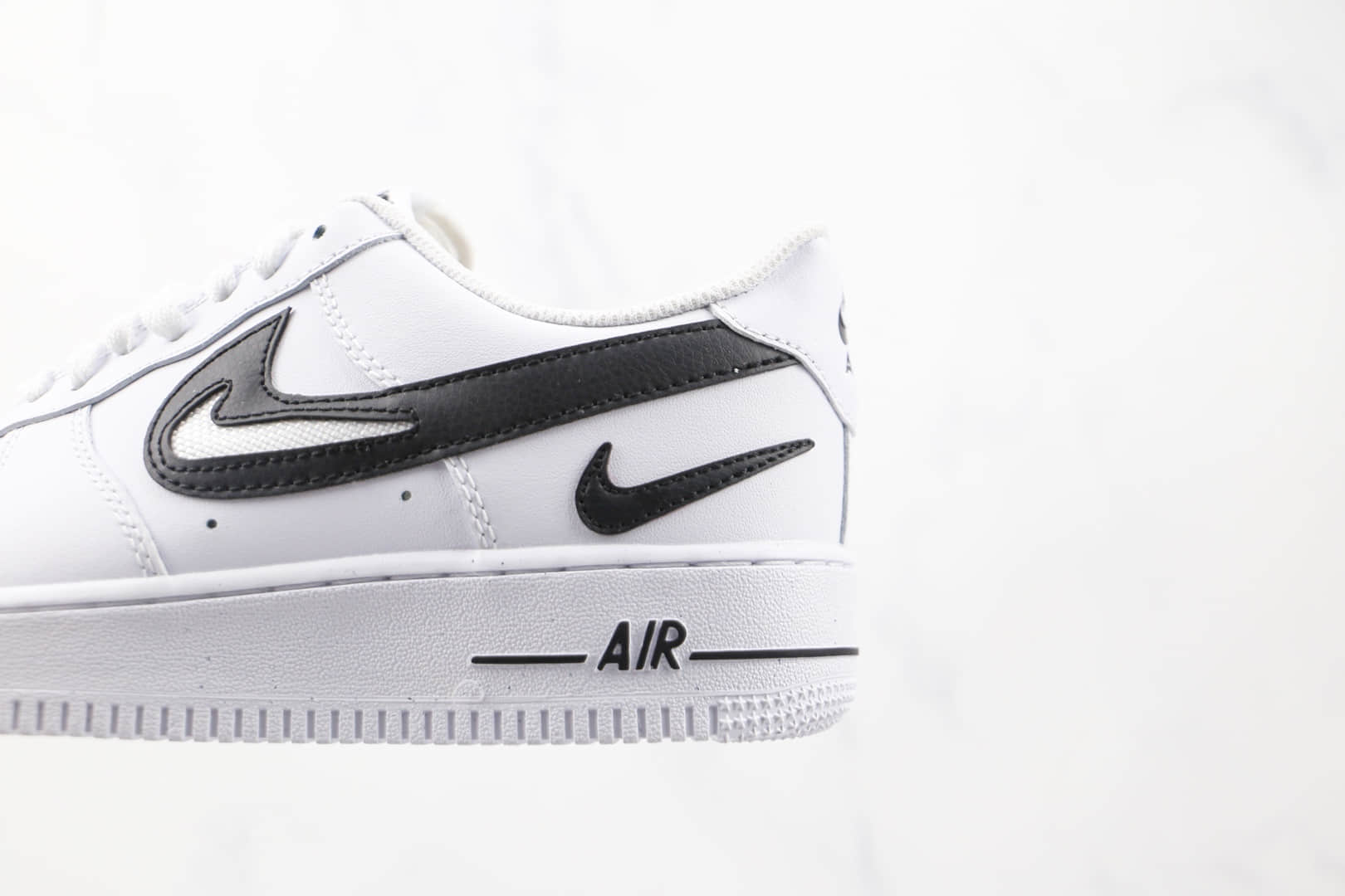耐克Nike Air Force 1纯原版本低帮空军一号白黑色三钩板鞋原楦头纸板打造 货号：DR0143-101
