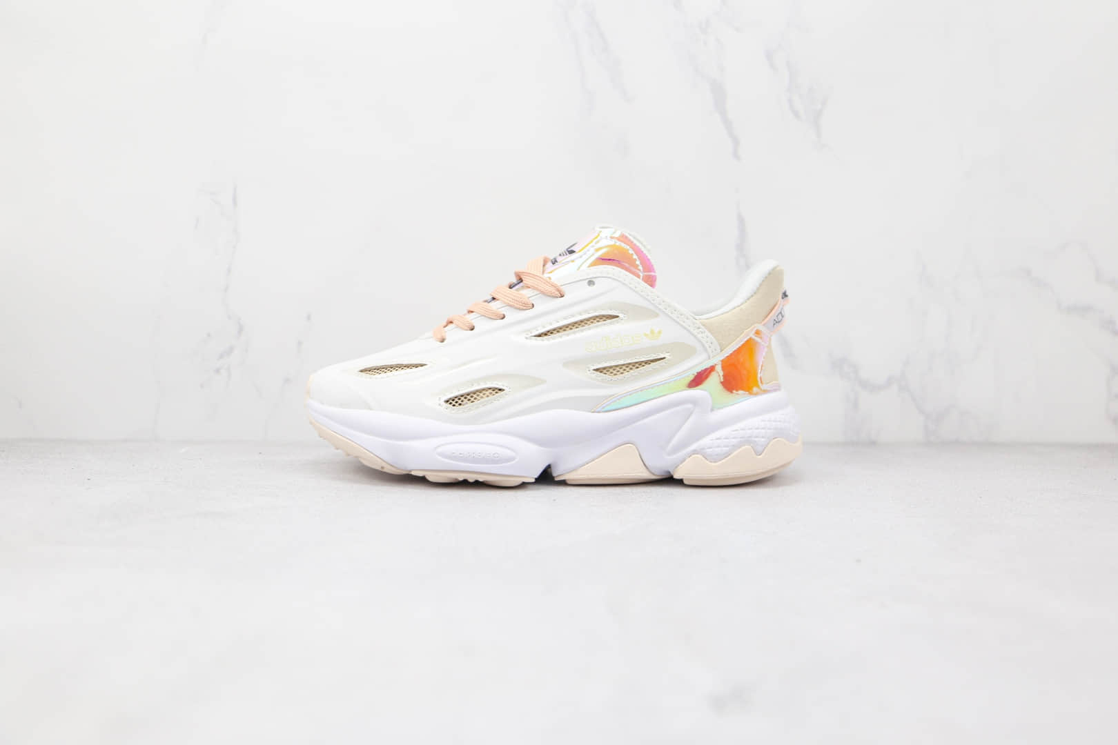 阿迪达斯Adidas original Ozweego Celox M纯原版本三叶草水管2.0皮面白镭射慢跑鞋原楦头纸板打造 货号：GX2957