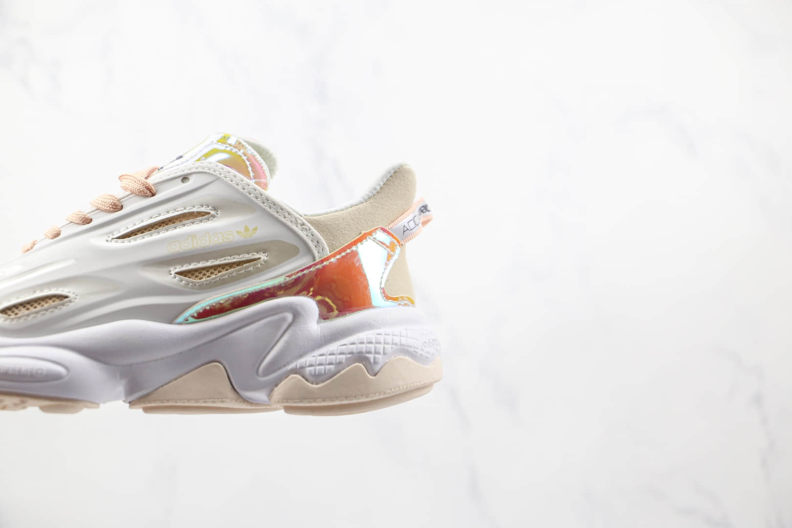 阿迪达斯Adidas original Ozweego Celox M纯原版本三叶草水管2.0皮面白镭射慢跑鞋原楦头纸板打造 货号：GX2957