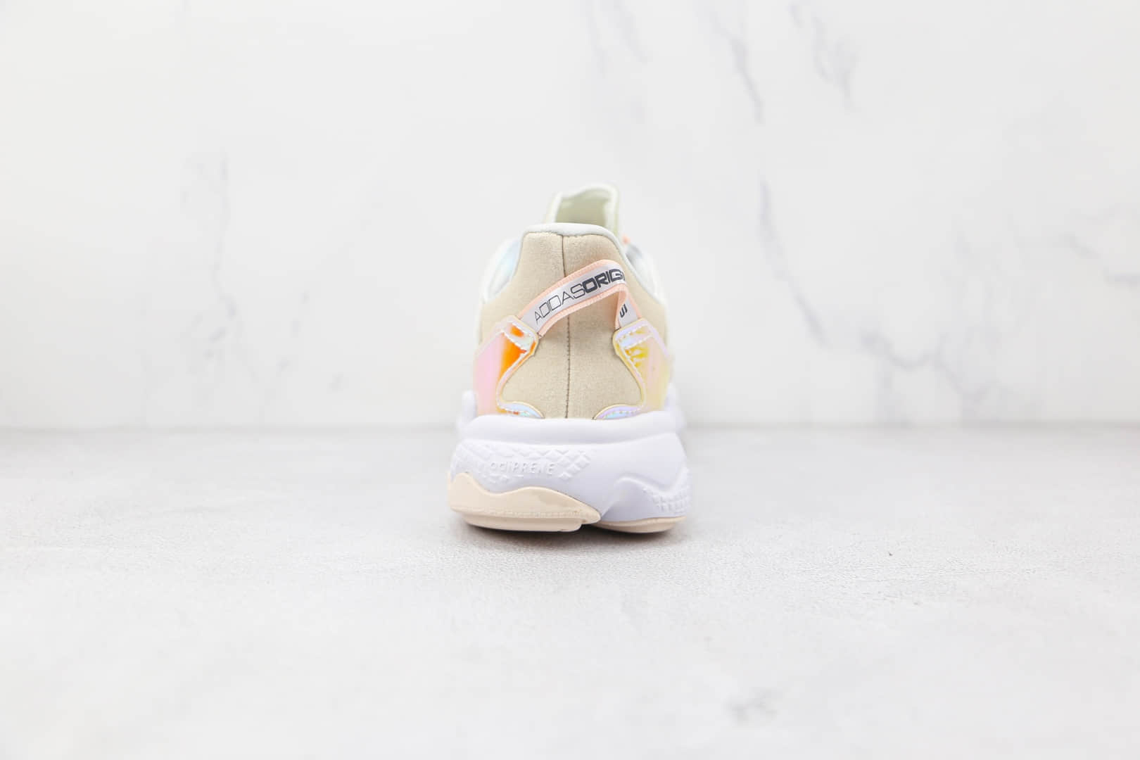 阿迪达斯Adidas original Ozweego Celox M纯原版本三叶草水管2.0皮面白镭射慢跑鞋原楦头纸板打造 货号：GX2957