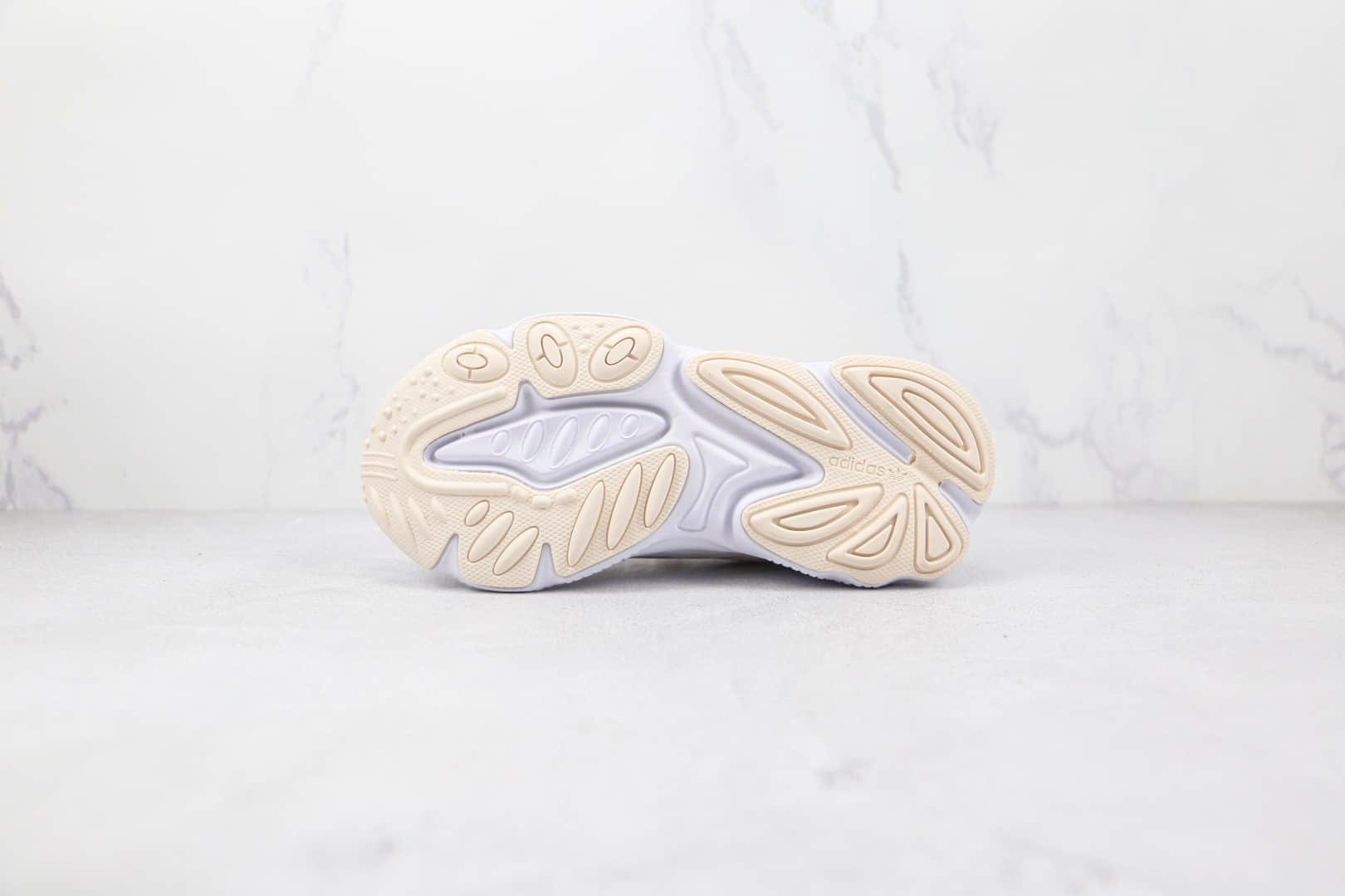 阿迪达斯Adidas original Ozweego Celox M纯原版本三叶草水管2.0皮面白镭射慢跑鞋原楦头纸板打造 货号：GX2957