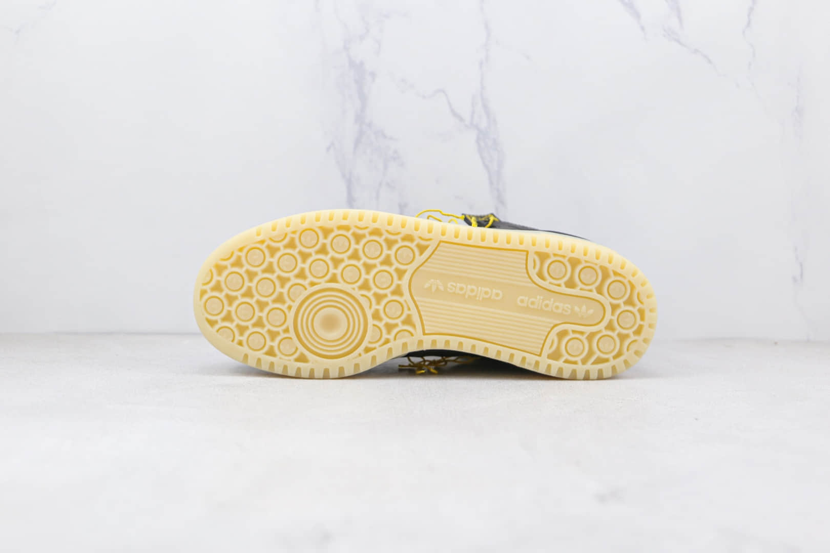 阿迪达斯Adidas Forum 84 Low OG纯原版本三叶草forum84黑黄色线头板鞋原楦头纸板打造 货号：FZ3773