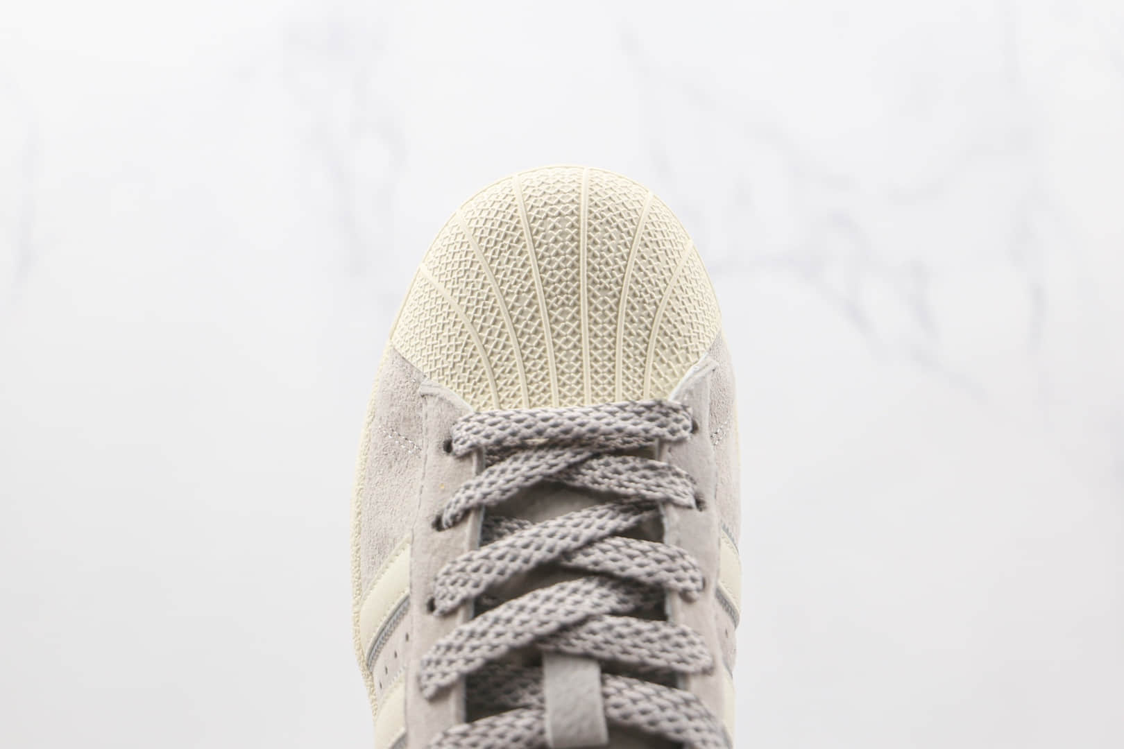 阿迪达斯Adidas Originals SUPERSTAR W纯原版本三叶草贝壳头灰白色麂皮卫冕冠军板鞋原盒原标 货号：BS0911