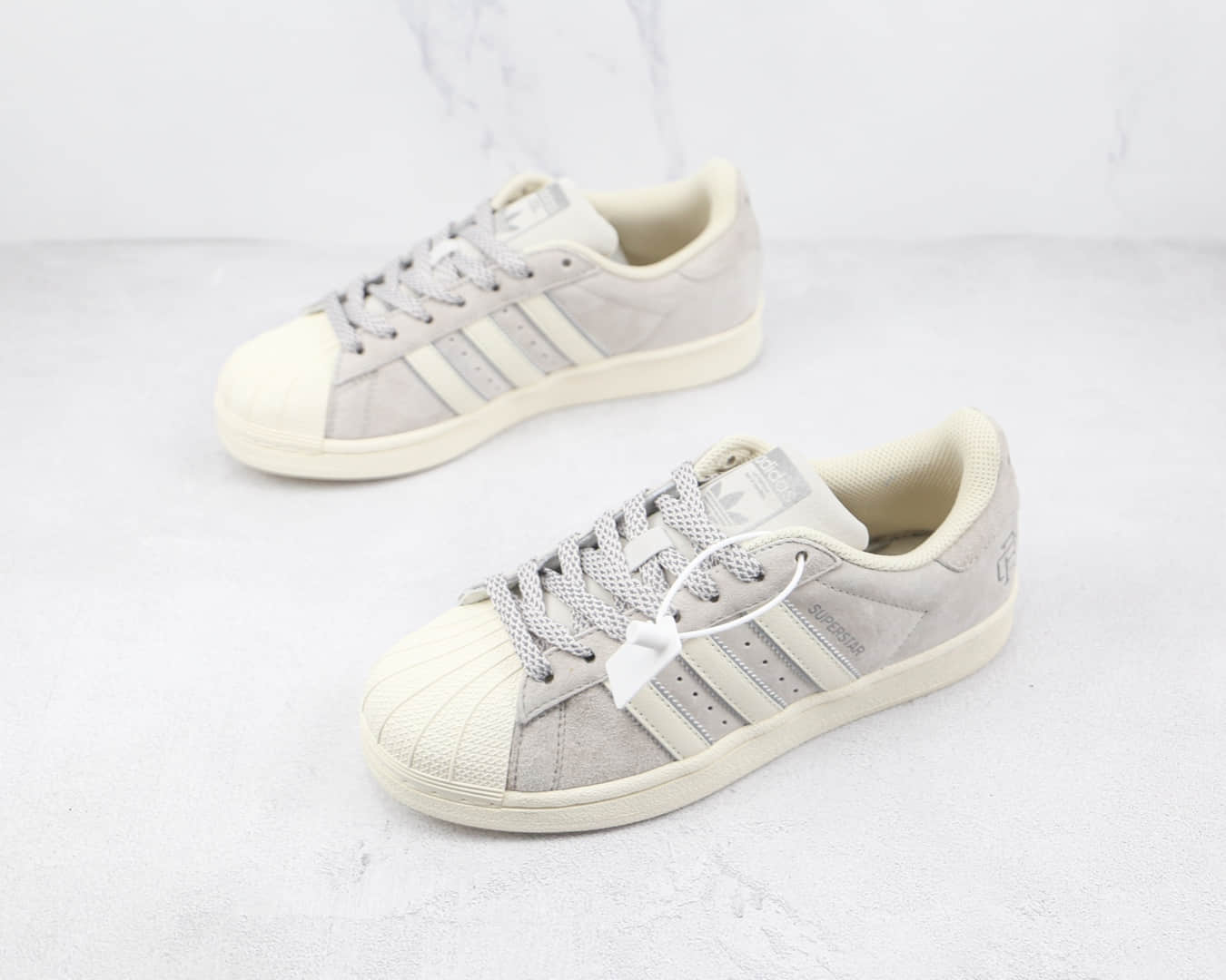 阿迪达斯Adidas Originals SUPERSTAR W纯原版本三叶草贝壳头灰白色麂皮卫冕冠军板鞋原盒原标 货号：BS0911