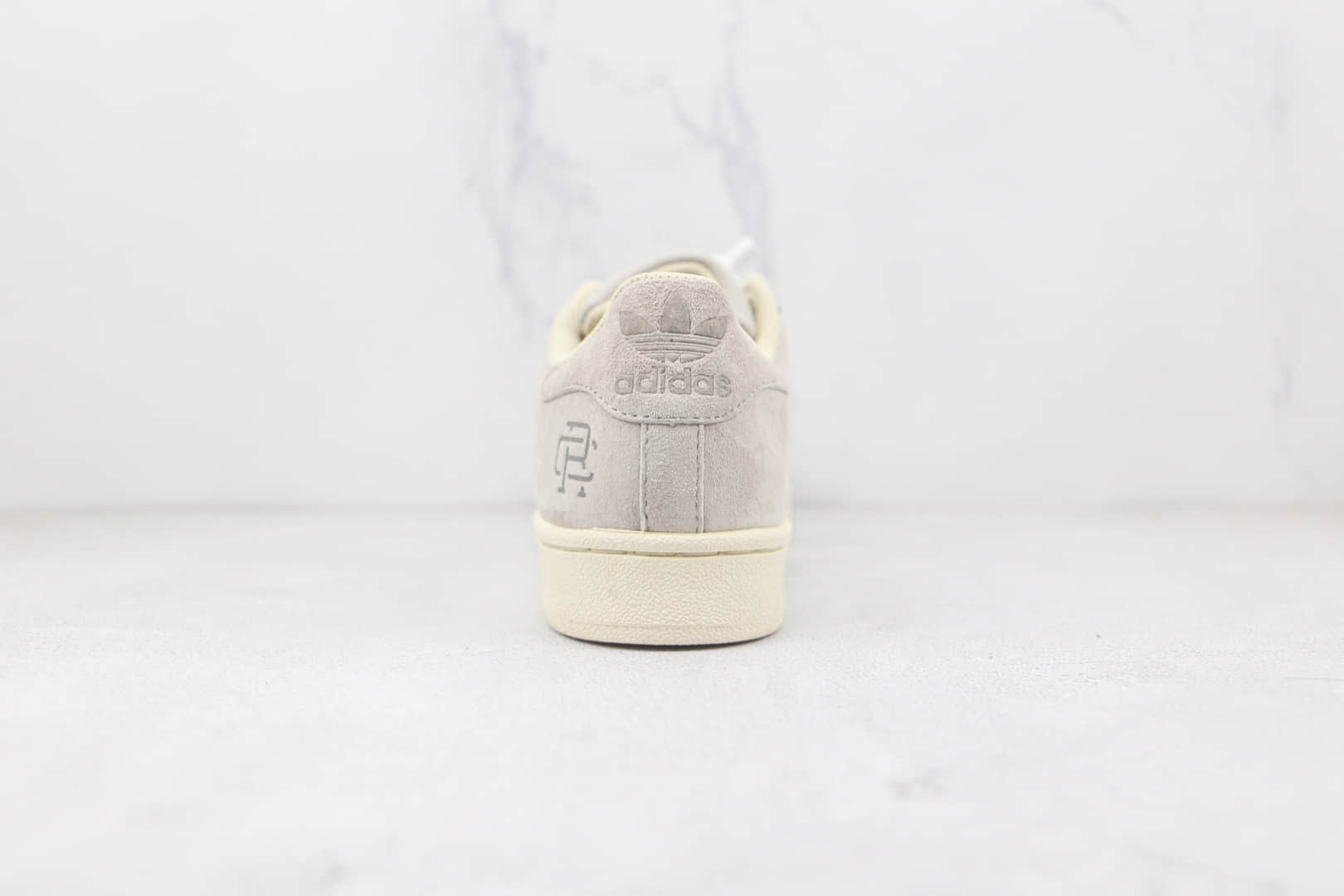 阿迪达斯Adidas Originals SUPERSTAR W纯原版本三叶草贝壳头灰白色麂皮卫冕冠军板鞋原盒原标 货号：BS0911