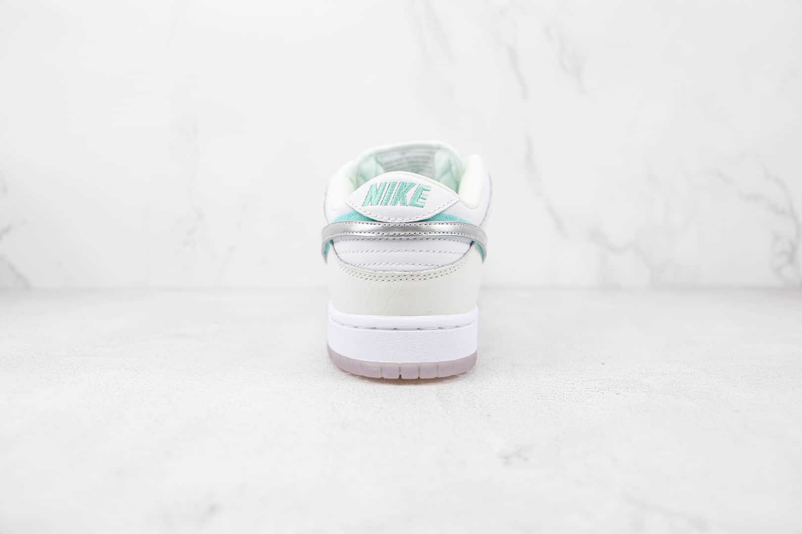 耐克Nike SB Dunk Low纯原版本低帮SB DUNK白钻石白银换钩绿钩板鞋内置气垫 货号：BV1310-100