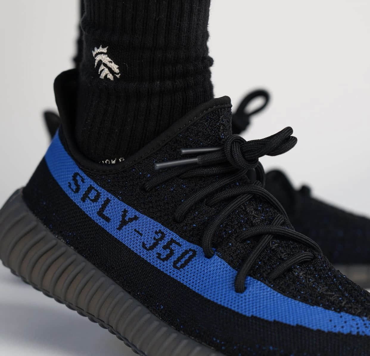 黑蓝椰子350V2上脚图曝光！明年春季登场！ 货号：GY7164