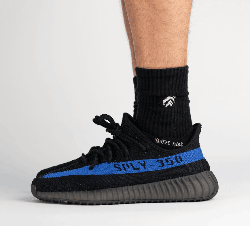 黑蓝椰子350V2上脚图曝光！明年春季登场！ 货号：GY7164